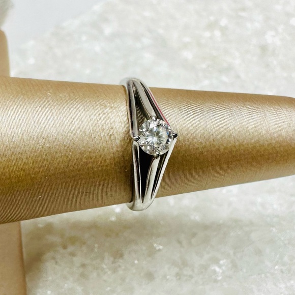EUC Christian Dior PT900 Platinum .50 ct Diamond Ring - Picture 1 of 17